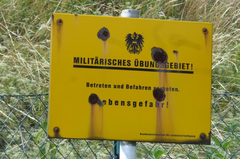 Militär Schild