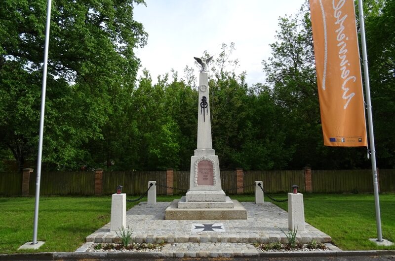 Heldendenkmal Traunfeld