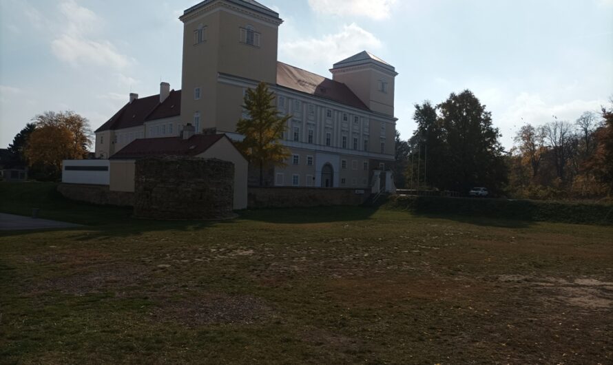 Schloss Wolkersdorf im Herbst