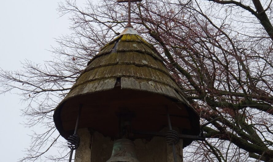 Glocke vor dem Schloss