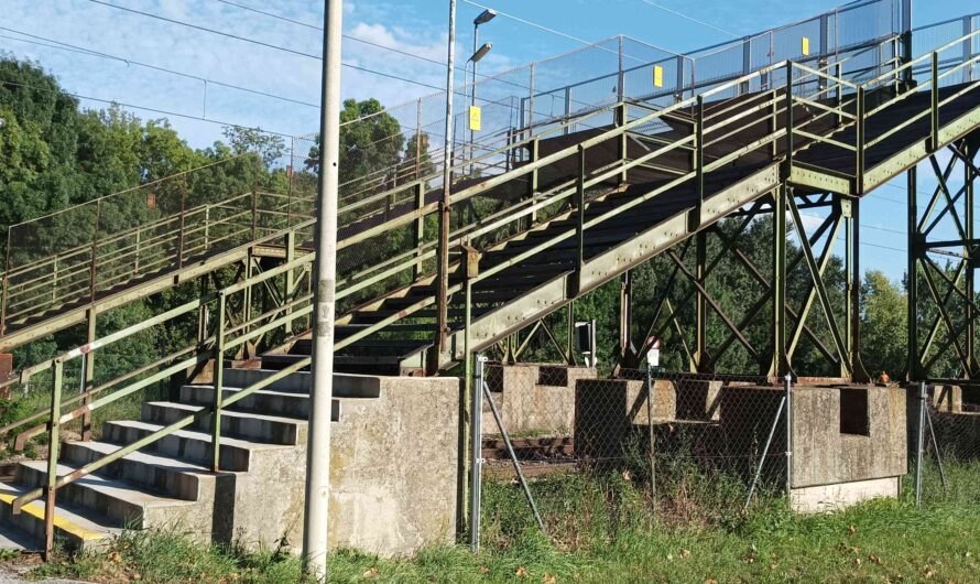 Bahnhofsübergang in Stillfried