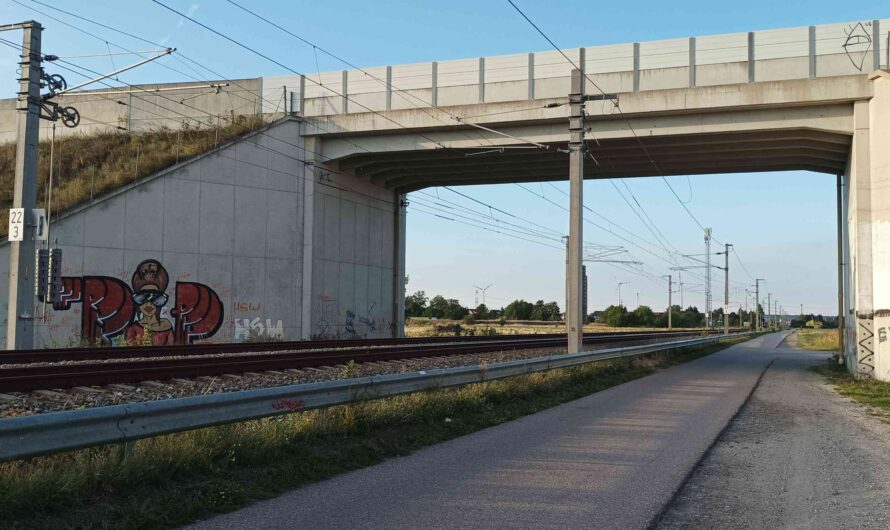 Brücke am Radweg bei Kapellerfeld